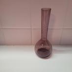 Antieke glazen vaas , met geëtst ontwerp van bladeren, Huis en Inrichting, Woonaccessoires | Vazen, Ophalen