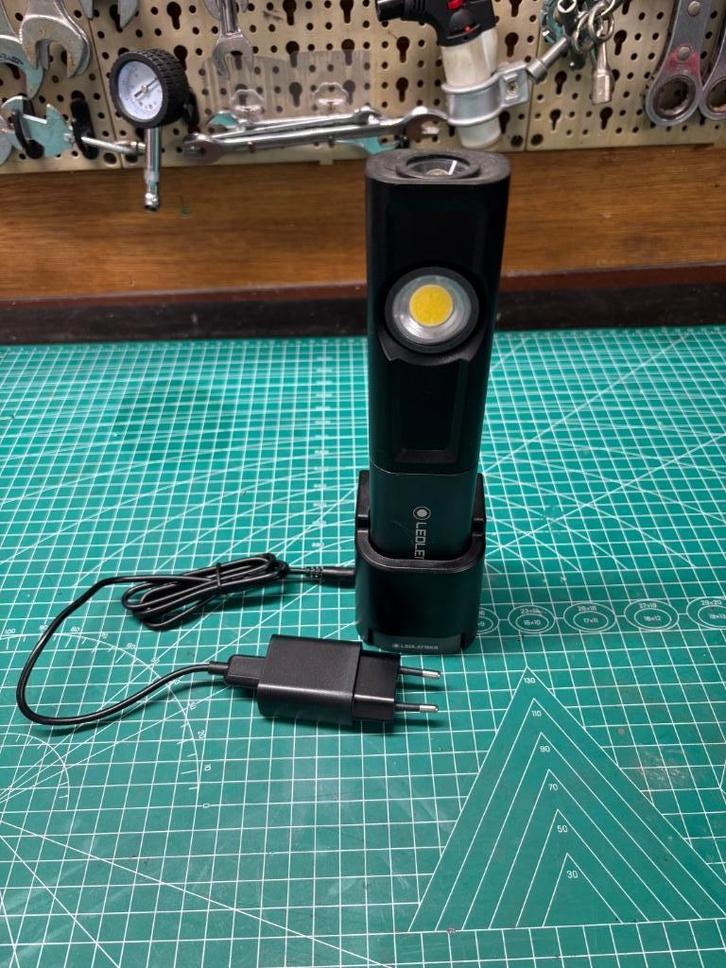 Ledlenser 502005 iW7R LED Werklamp werkt op een accu 600 lm, Caravans en Kamperen, Zaklampen, Nieuw, Accu, Ophalen