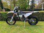 Husqvarna FE 350 Bj '23 NL KENTEKEN, slechts 43 uur!, Auto's, Overige Auto's, Te koop, Bedrijf, Benzine, Gebruikt