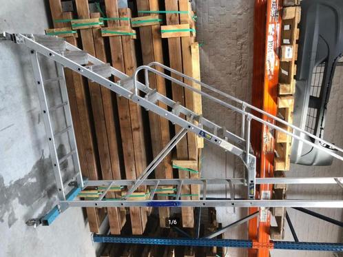 Rollende trap met 4 wielen met rem, Doe-het-zelf en Bouw, Ladders en Trappen, Gebruikt, Trap, Ophalen