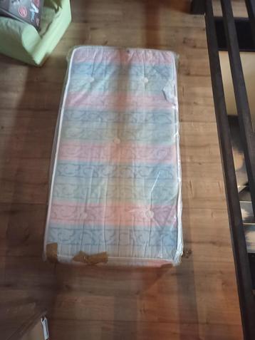 matras voor kinderbed beschikbaar voor biedingen