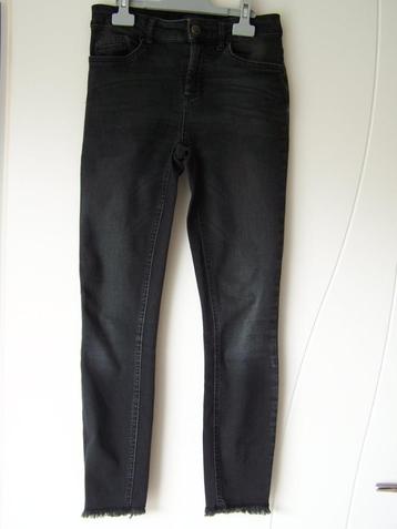 Jeansbroek beschikbaar voor biedingen