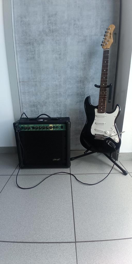 electrische gitaar en versterker 40 watt Stagg, Muziek en Instrumenten, Snaarinstrumenten | Gitaren | Elektrisch, Gebruikt, Ophalen