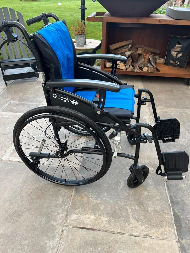 Opvouwbare lichtgewicht rolstoel, Diversen, Rolstoelen, Zo goed als nieuw, Ophalen