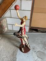 Jolie statue de basket, Enlèvement, Comme neuf