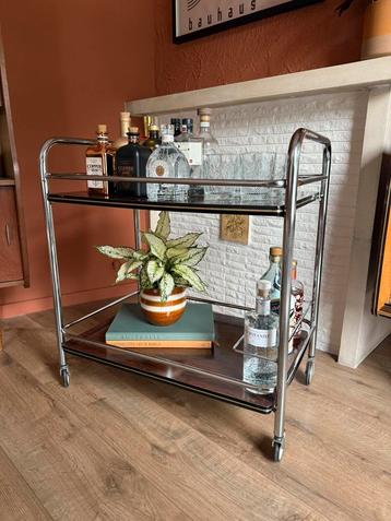 Vintage barwagen / serveerwagentje op wieltjes beschikbaar voor biedingen