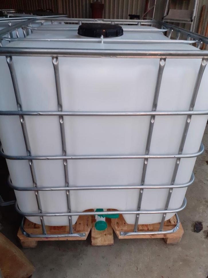 IBC Container van 1000L op een houten palet, Tuin en Terras, Regentonnen, Zo goed als nieuw, Met kraantje, Ophalen