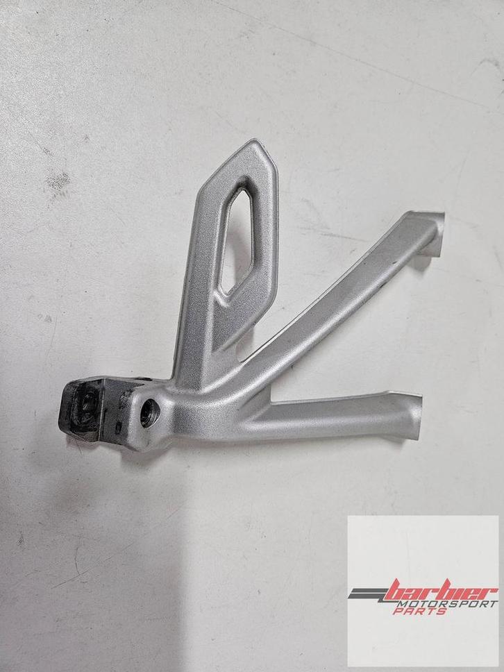 BMW R1200GS VOETSTEUN HOUDER PASSAGIER 8526742 RECHTS, Motos, Pièces | BMW, Utilisé, Enlèvement ou Envoi