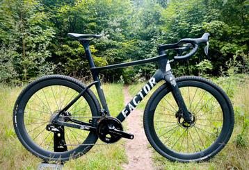 Factor Ostro Gravel 56 Dura-Ace DI2 2x 12s Disc Black Inc 45 beschikbaar voor biedingen