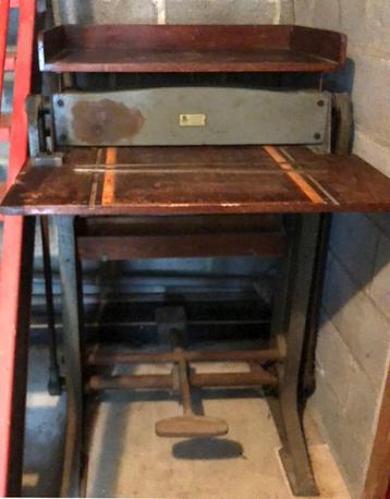 Antieke perforatiemachine