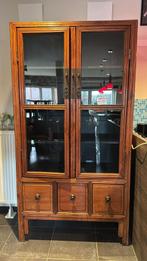 Vitrinekast, Ophalen