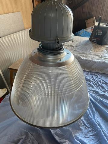 Industriële lamp in zeer goede staat  beschikbaar voor biedingen