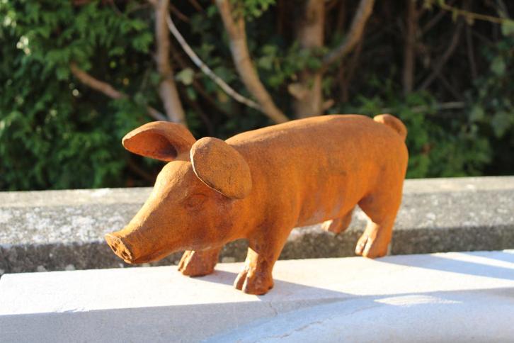statue d un cochon en fonte ., Jardin & Terrasse, Statues de jardin, Neuf, Animal, Métal, Enlèvement ou Envoi