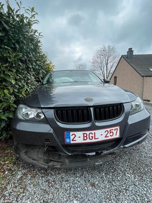 BMW 318i accidenté, Auto's, BMW, Particulier, 3 Reeks, ABS, Achteruitrijcamera, Airbags, Airconditioning, Alarm, Bluetooth, Boordcomputer