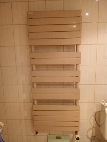Acova handdoekdroger warmwaterradiator  beschikbaar voor biedingen