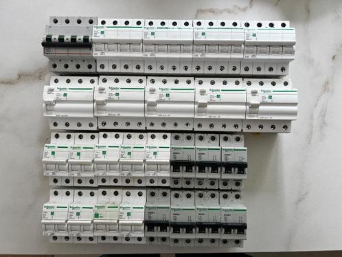 Schneider RESI9 automaten & differentieelschakelaars, Doe-het-zelf en Bouw, Elektriciteit en Kabels, Zo goed als nieuw, Overige typen
