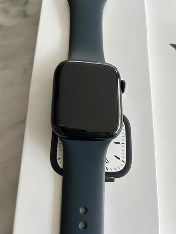 Apple Watch Series 7  45mm  beschikbaar voor biedingen
