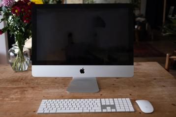 iMac 21,5 inch (eind 2009) met Apple keyboard + Apple Magic  beschikbaar voor biedingen