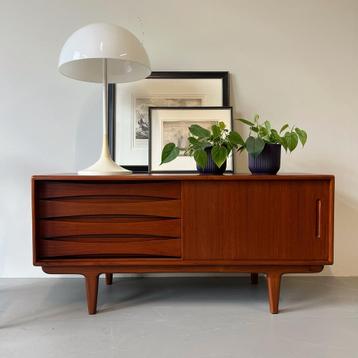 - Compact dressoir, teak - beschikbaar voor biedingen