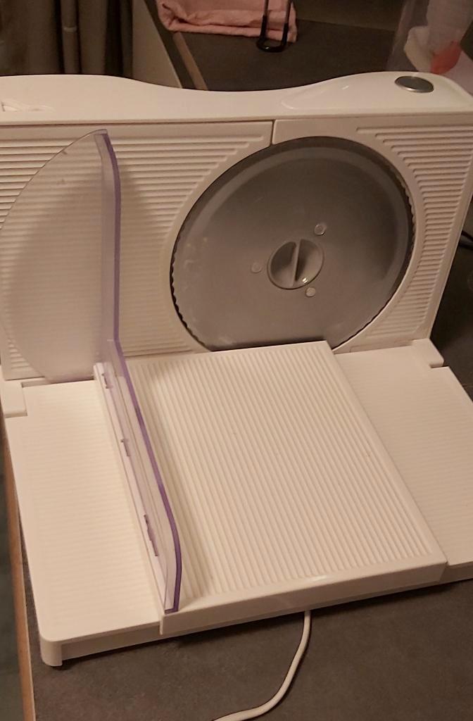 Snijmachine voor huishoudelijk gebruik, Elektronische apparatuur, Broodbakmachines, Zo goed als nieuw, Zonder timer, Ophalen