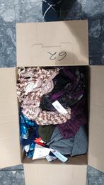 Grote partij nieuwe mutsen en sjaals, Enlèvement ou Envoi, Comme neuf