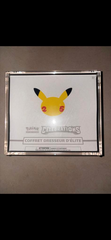 Pokémon Elite Trainer Set — viering van het 25-jarig jubileu, Hobby en Vrije tijd, Verzamelkaartspellen | Pokémon, Verzenden