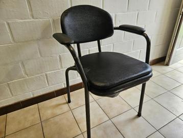 Toiletstoel beschikbaar voor biedingen