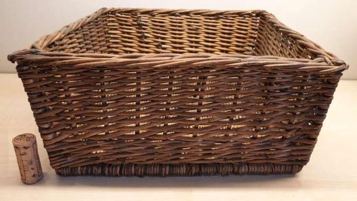 Vierkante rieten mand, hoogte 14cm, binnen diam boven 28cm, Tuin en Terras, Bloempotten, Binnen, Ophalen