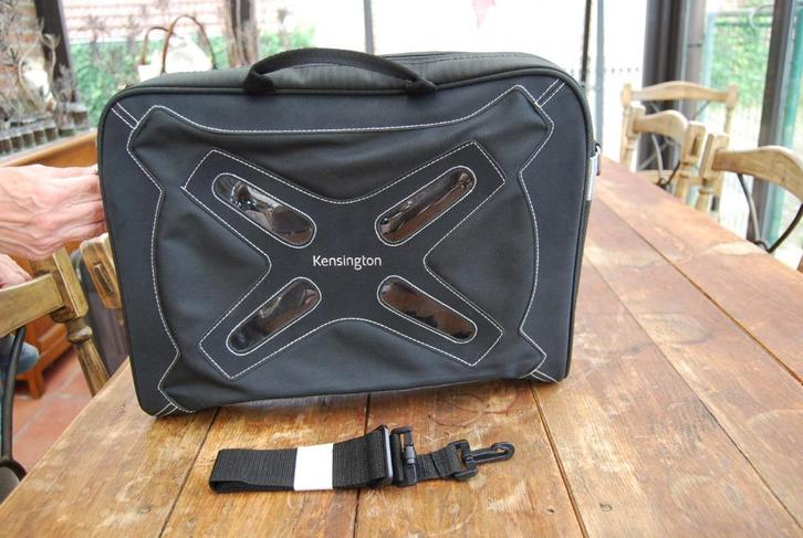 Kensington laptoptas, Informatique & Logiciels, Sacoches d'ordinateur portable, Comme neuf, Sac à bandoulière, 17 pouces ou plus
