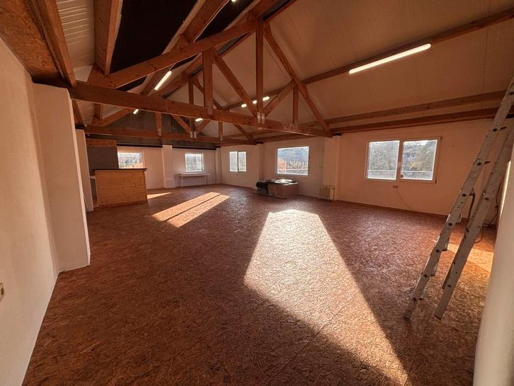 Bel entrepôt ,bureau, situé au premier étage, Immo, Appartements & Studios à louer
