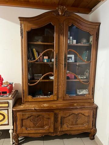Antique Display Cabinet – Elegant Carved Wood, Ophalen