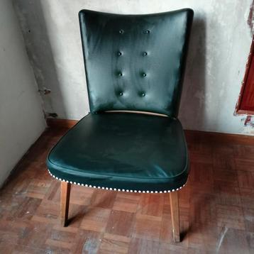 Vintage stoel beschikbaar voor biedingen