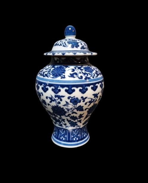 chinees dekselvaasje blauw-wit 19de eeuw Qianglong., Antiek en Kunst, Antiek | Vazen, Ophalen of Verzenden