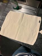 4 witte onderleggers, Enlèvement