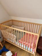 Houten babybed met matras en accessoires, Enfants & Bébés, Enlèvement, Utilisé, Sommier à lattes