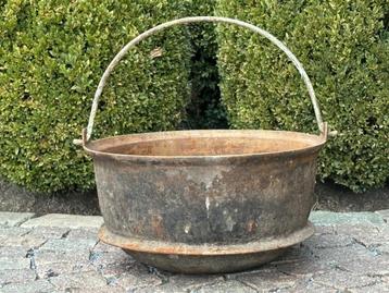 Oude gietijzeren ketel - diameter 38 cm - zeldzaam model beschikbaar voor biedingen