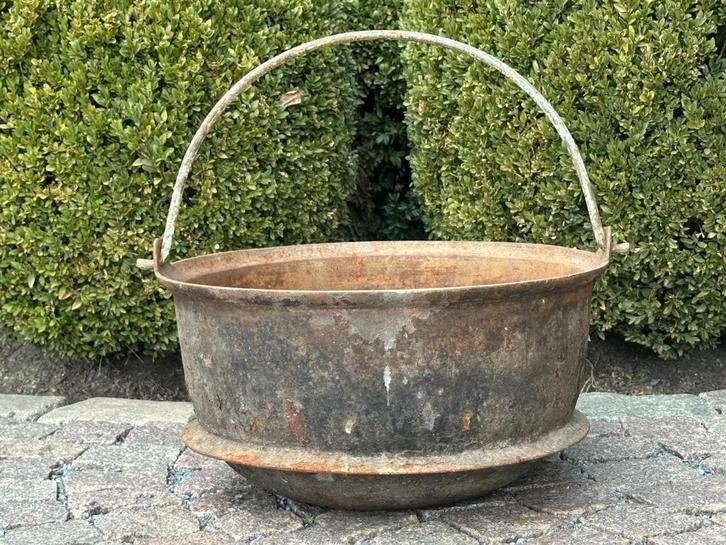 Oude gietijzeren ketel - diameter 38 cm - zeldzaam model, Tuin en Terras, Bloempotten, Binnen, Balkon, Tuin, Ophalen