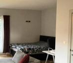 Tweepersoonsbed met matras, Huis en Inrichting, Slaapkamer | Bedden, Ophalen, Zo goed als nieuw, Tweepersoons, Bruin