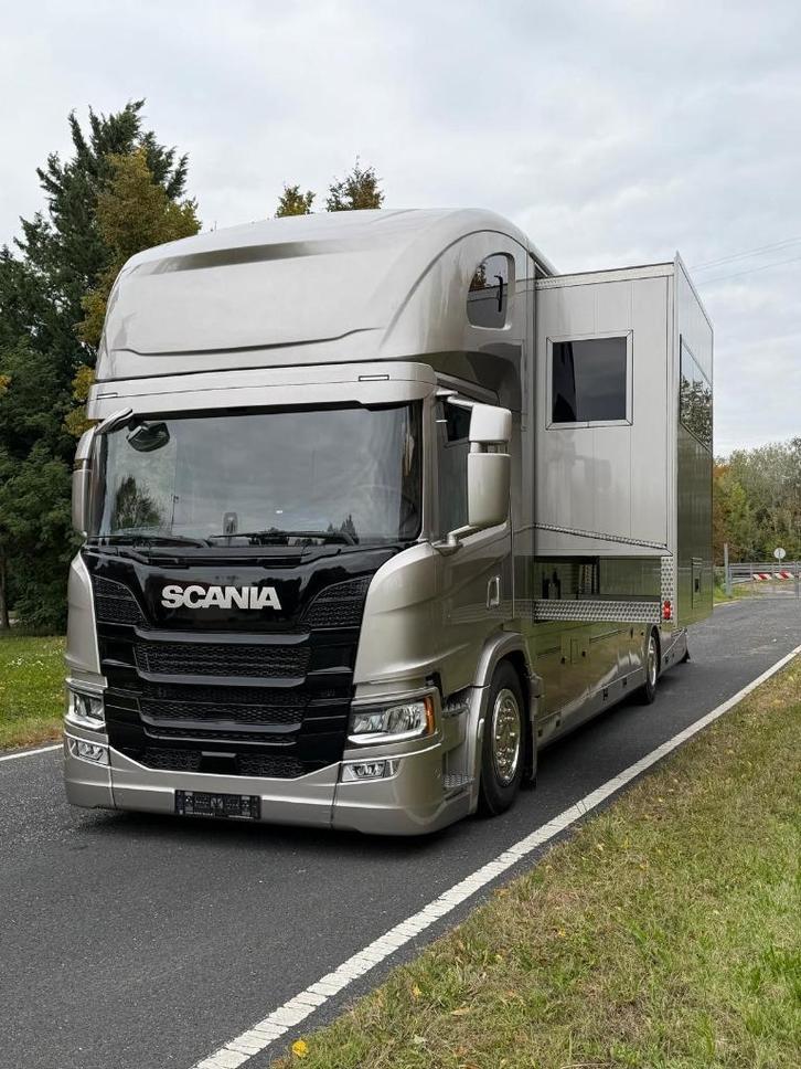 Scania P320 INTERHORSE, Animaux & Accessoires, Chevaux & Poneys | Semi-remorques & Remorques, Neuf, Autres types, Aluminium, Enlèvement