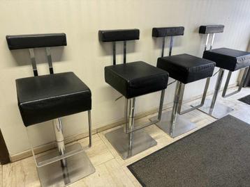 Set 4 leren barkrukken van DanForm zware kwaliteit beschikbaar voor biedingen