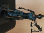 A Magnificent Seated Blinded Bronze Lady Justice Statue, Ophalen