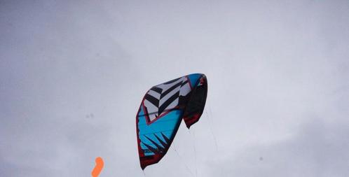 Kite RRD obsession 10.5 bon état + barre, Watersport en Boten, Kitesurfen, Zo goed als nieuw, Kite, Ophalen