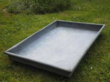 Grote tuinschaal in zink beschikbaar voor biedingen