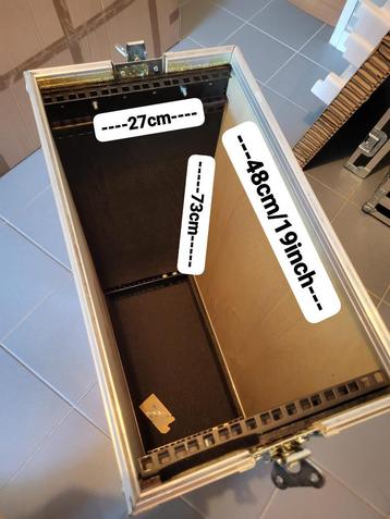 Diverse Flightcases met MU Racks beschikbaar voor biedingen