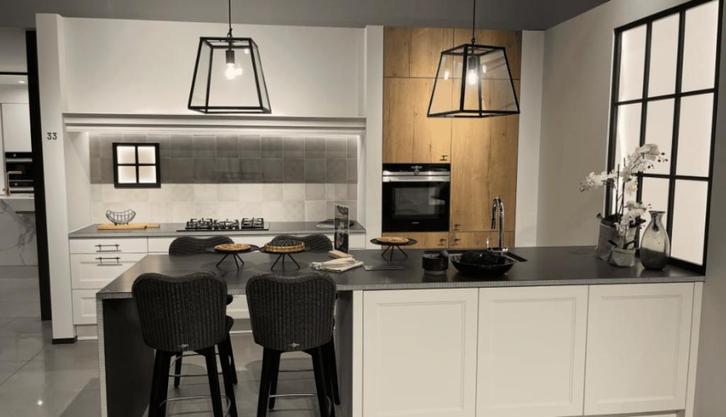 Toonzaalkeuken Schoten expo 33, Huis en Inrichting, Keuken | Complete keukens, Zo goed als nieuw, Enkelwandige keuken, Wit, Met kookeiland