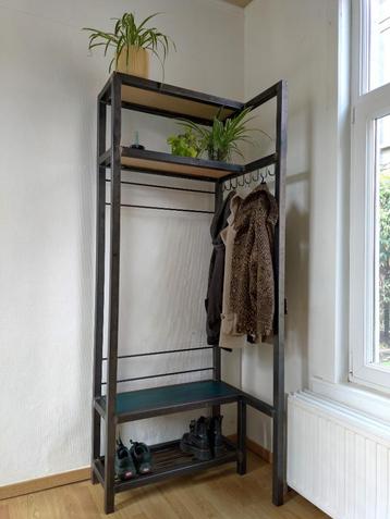 Vestiaire rek beschikbaar voor biedingen