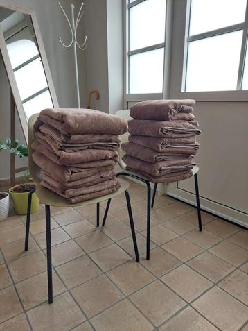 12 massage handdoeken  beschikbaar voor biedingen