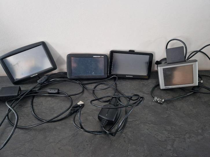 4 x autonavigatie, samen 30euro, Auto diversen, Autonavigatie, Gebruikt, Ophalen of Verzenden
