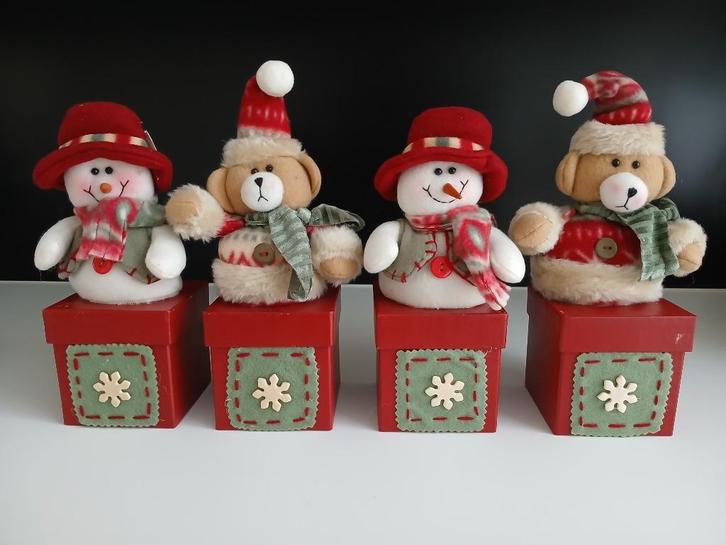 kerstdozen met vilten sneeuwman of beer, Diversen, Kerst, Nieuw, Ophalen of Verzenden