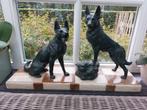 Beeld 2 herdershonden schepenen op marmeren voet.Art Deco, Ophalen